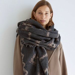 🎉SOLD🎉 Aritzia: Wilfred Diamond Mosaic Blanket Scarf